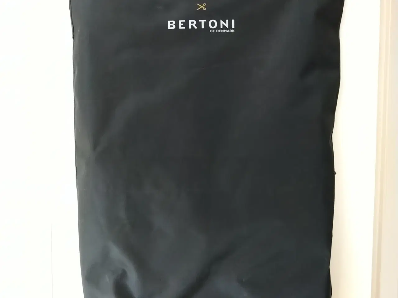 Billede 2 - Bertoni jakkesæt - aldrig brugt .