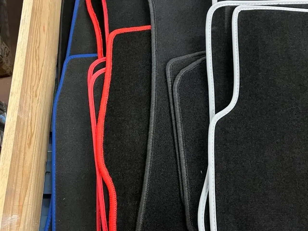 Billede 3 - 42 stk. bilmåtter, ass. Farver og størrelser