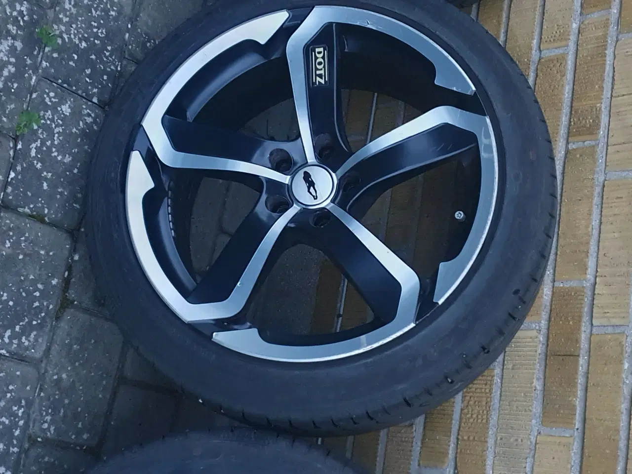 Billede 3 - Frække Dotz Hanzo 8.5x19" alufælge med gode dæk