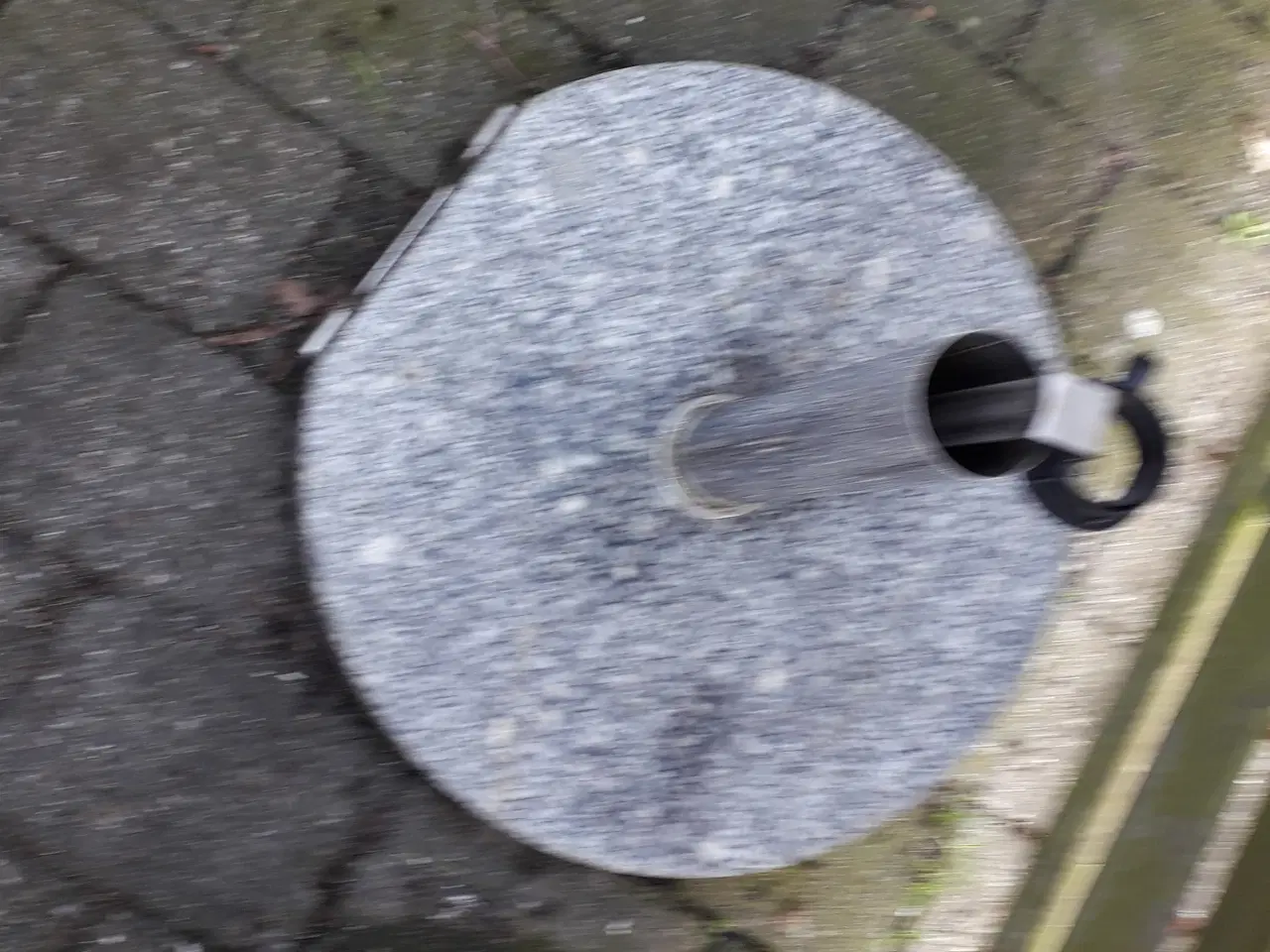 Billede 4 - Ny stor parasol - fod-ovale havebord 