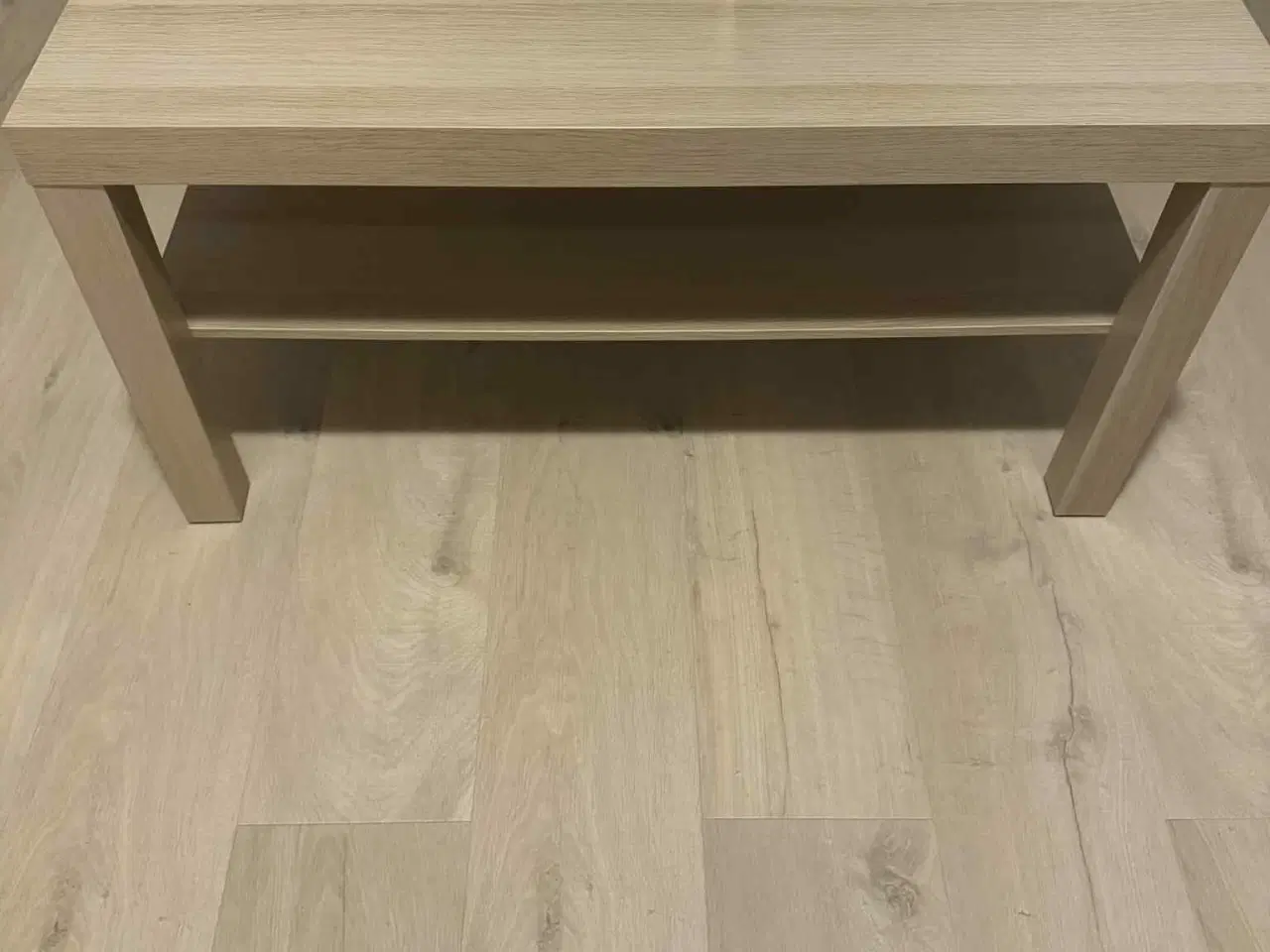 Billede 1 - Sofabord i egetræsmønster med hvid bejdse