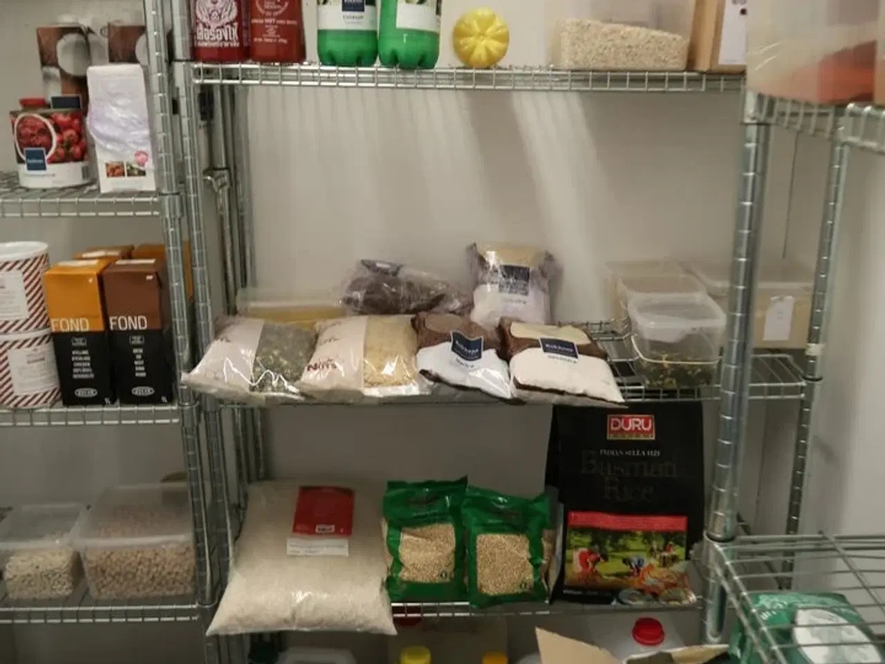 Billede 2 - 3 stk. trådreoler på hjul med indhold