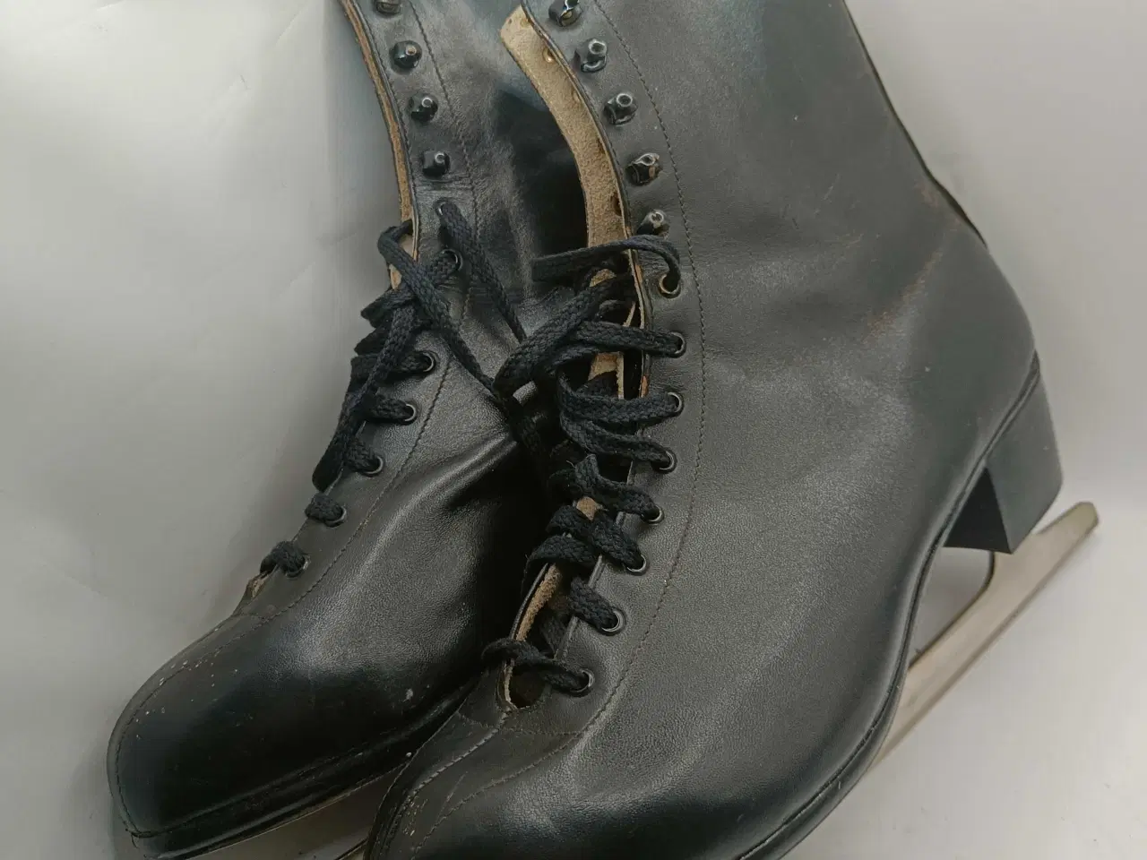 Billede 5 - Kunstskøjter sort læder 45str