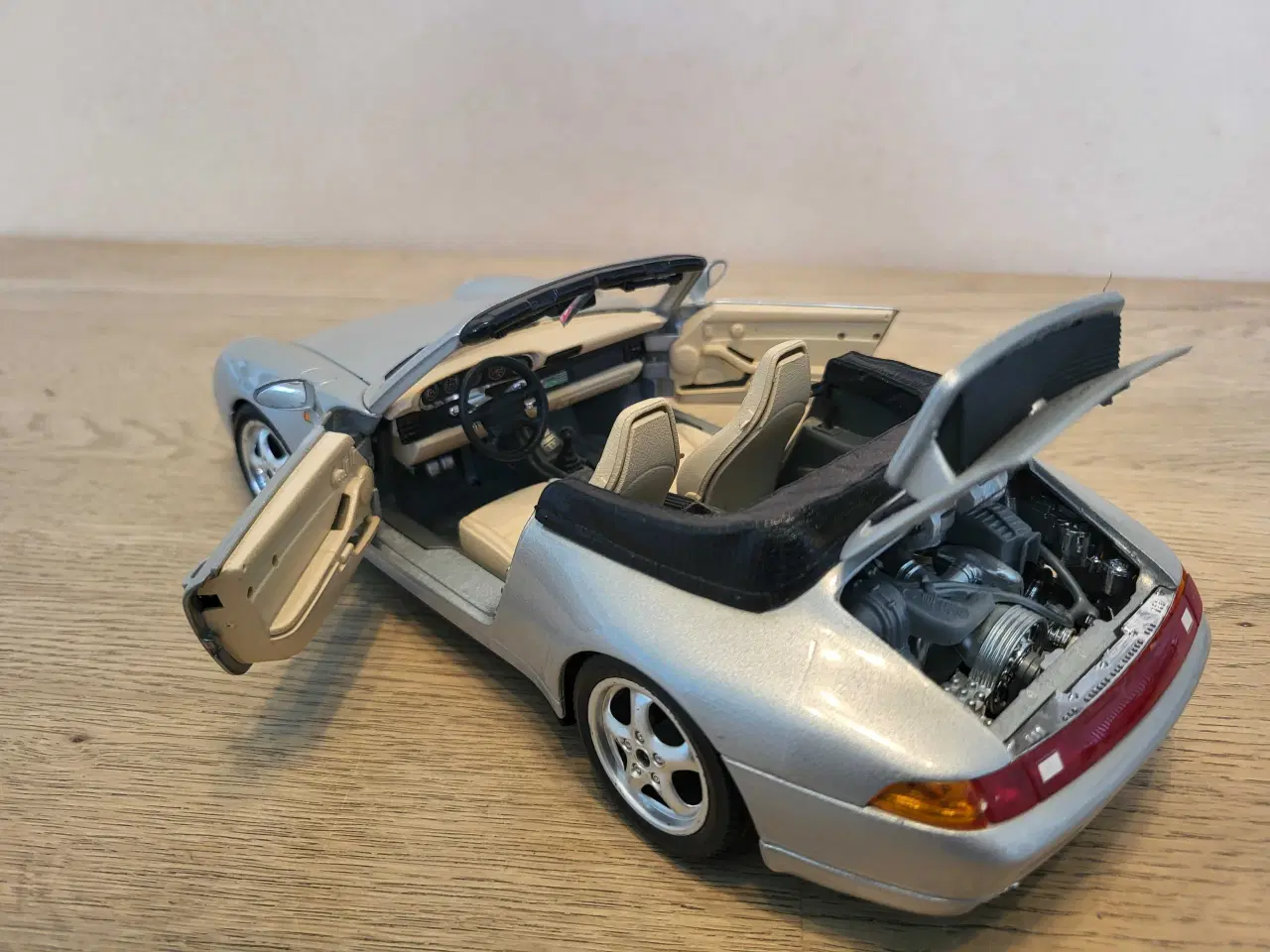 Billede 2 - Modelbil: Porsche 911 Carrera Cabriolet 1993.  Ska