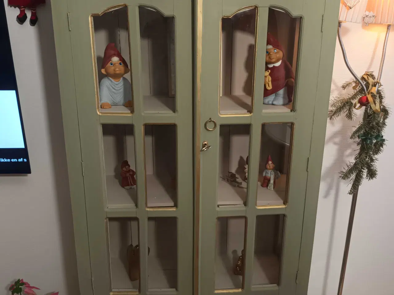 Billede 5 - Reserveret - yistandsat Vitrineskab I grøn og guld