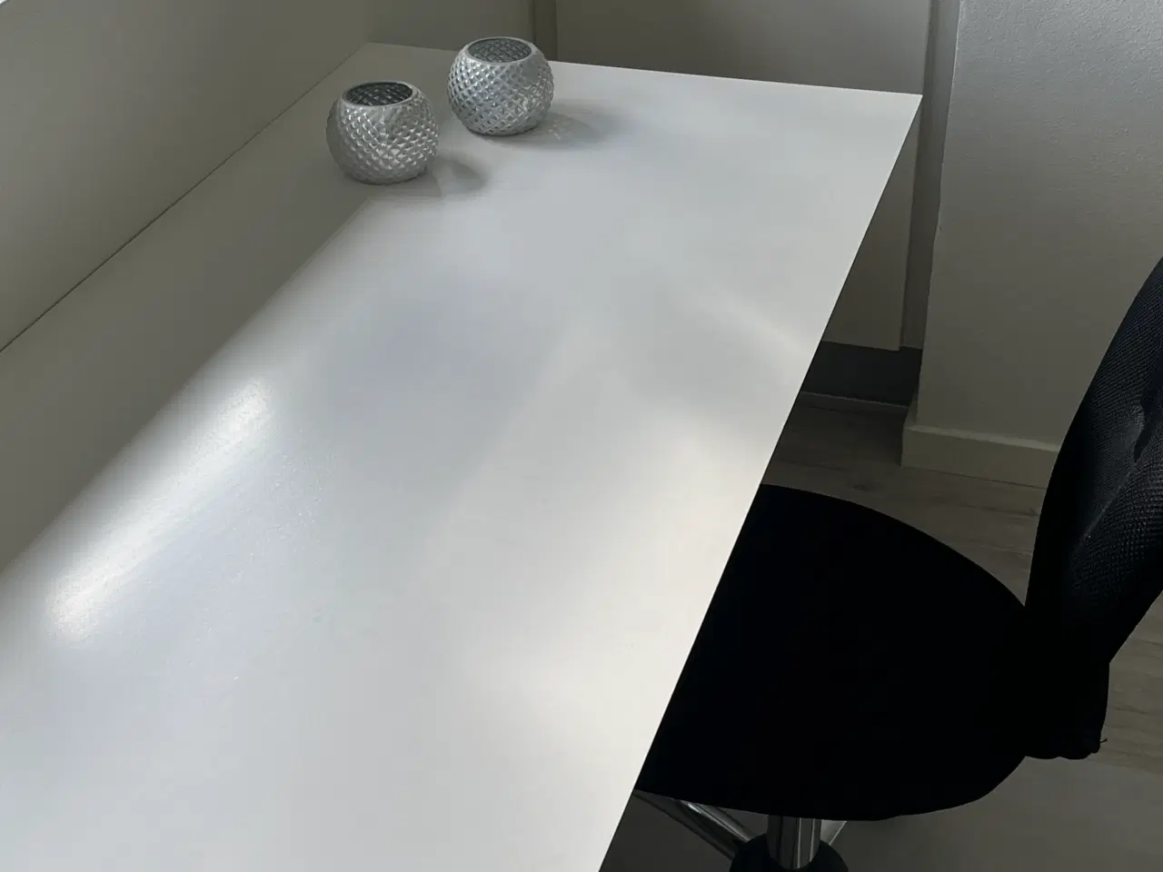 Billede 3 - Skrivebord, kontorstol og stigereol sælges samlet