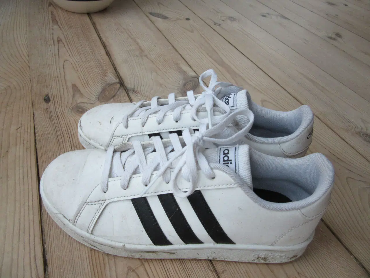 Billede 2 - Adidas sneakers, hvide str. 36,5