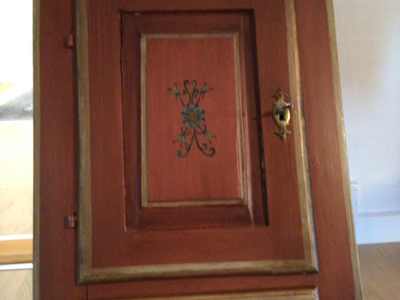 Billede 1 - Tobaksskab, alder ukendt