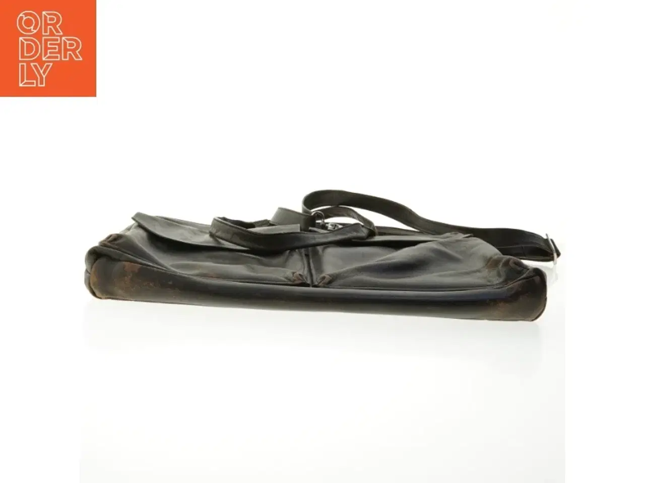 Billede 4 - Sort skuldertaske i læder (str. 43 x 36 cm)