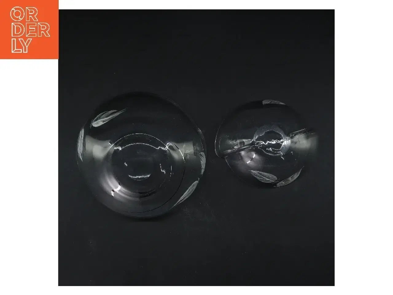 Billede 2 - Glas skåle med bladmotiv (str. Ø 16,5 & 13,5 cm)