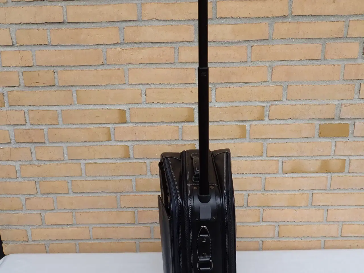 Billede 4 - Italiensk Vera Pelle rejsetaske med 2 hjul