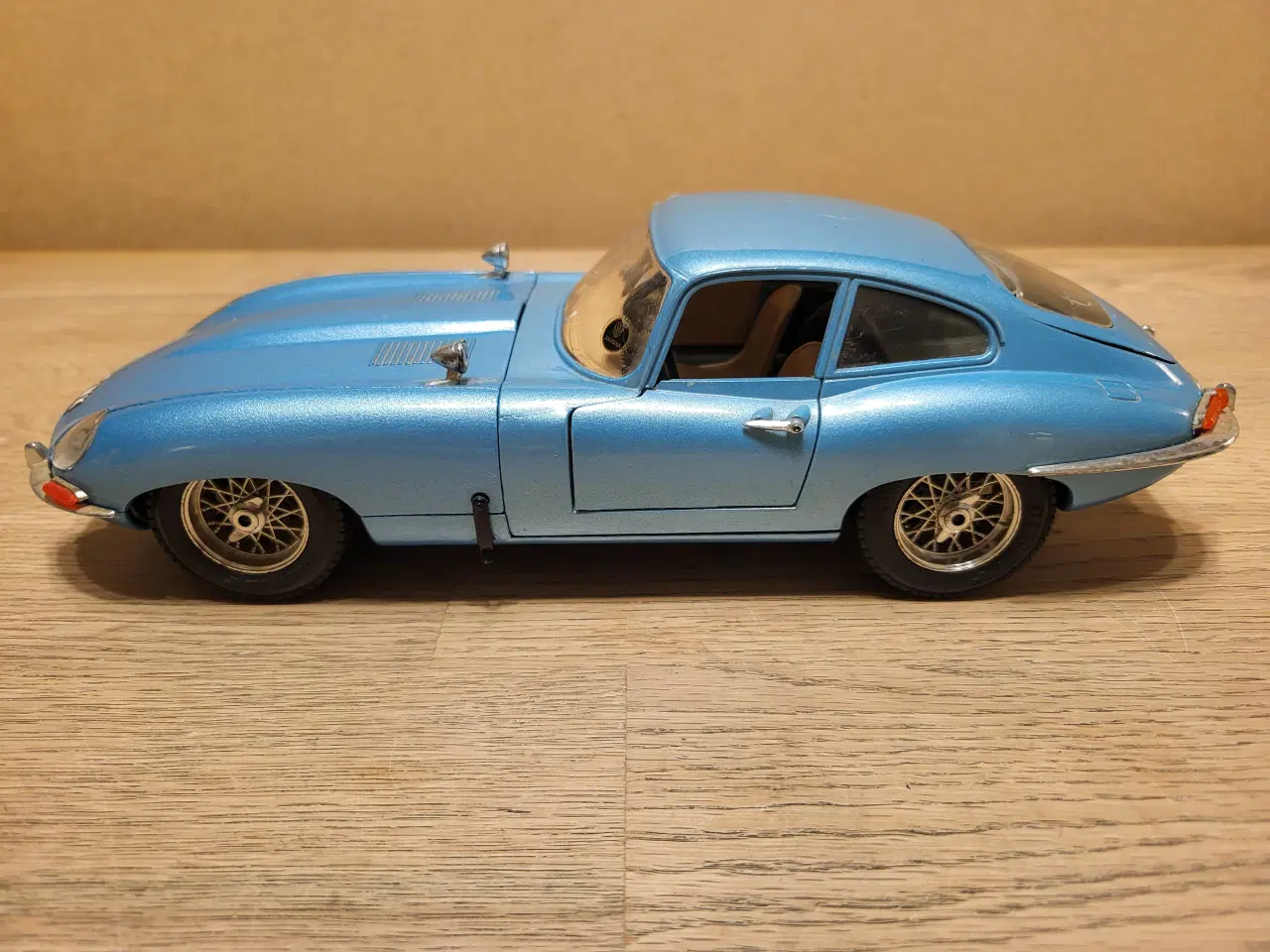 Billede 2 - Modelbil, Jaguar E -type 1961, skala 1/18