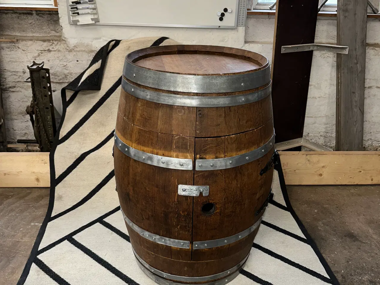 Billede 2 - Barskab, lavet af vintønde