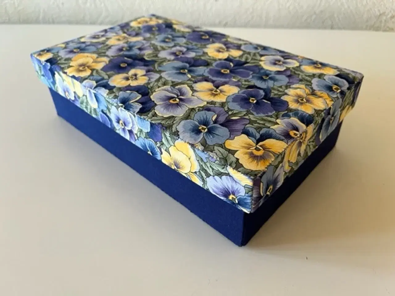Billede 3 - Æske syet i patchwork