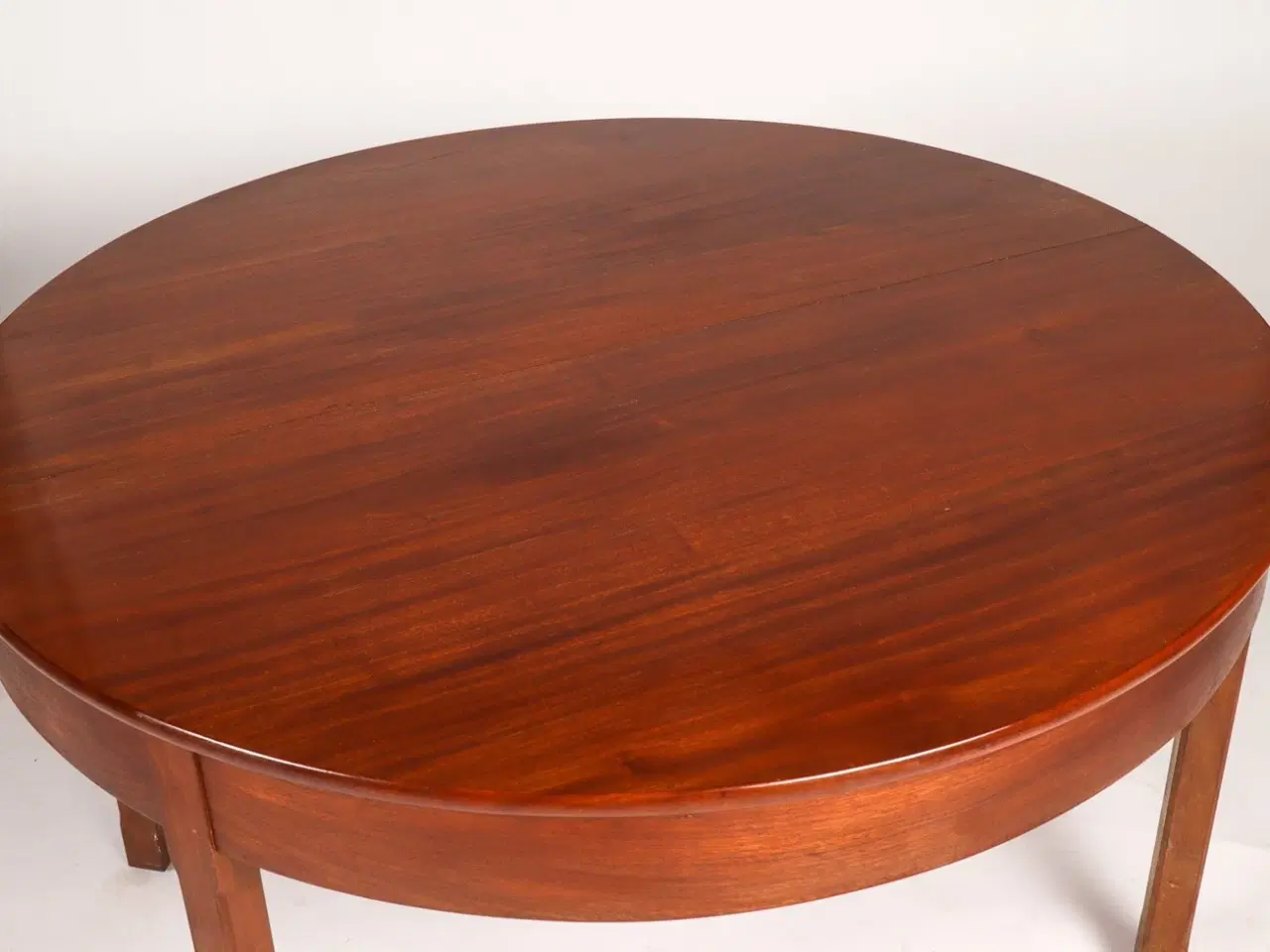 Billede 2 - Et rundt spisebord