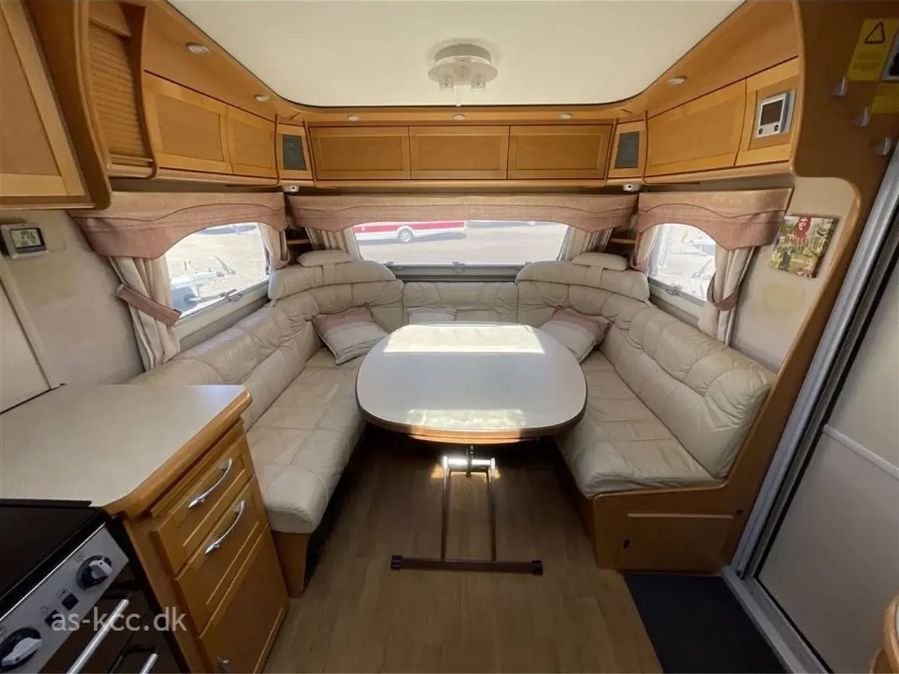 Billede 17 - 2008 - Kabe Royal 560 XL KS   Kabe Royal 560 XL KS 4 sovepladser, 6 siddepladser, Mover, Solceller, Vintertelt, Isabella Sun Shine 2,5 solsejl. SÆLGES FOR KUNDE