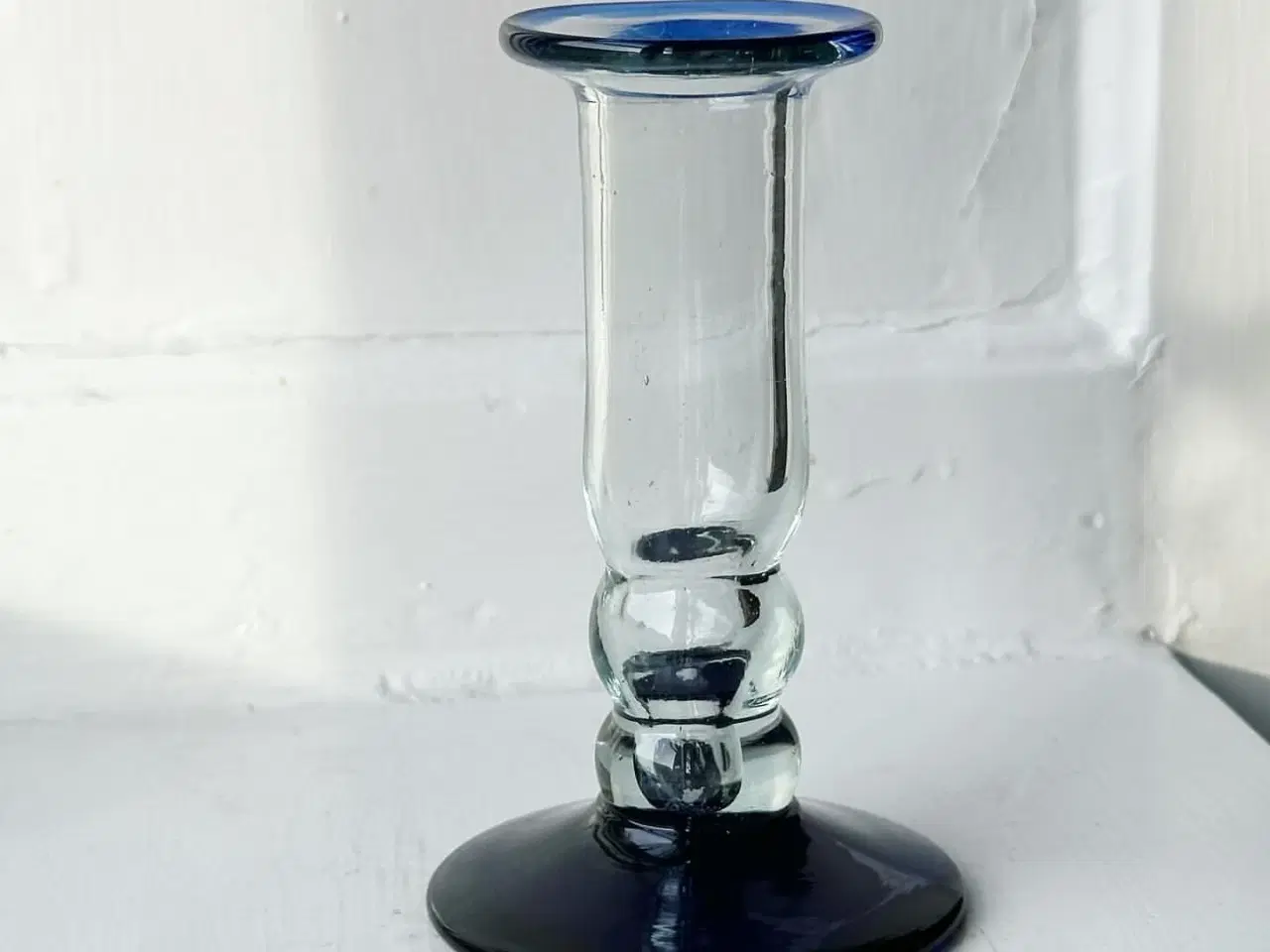Billede 2 - Lille glasvase, klar og blå