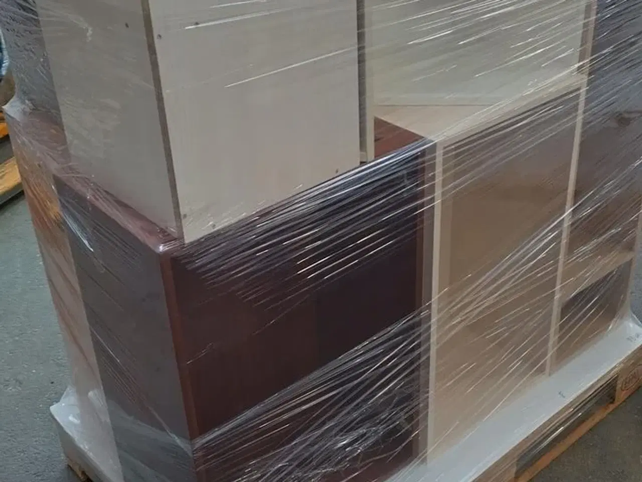 Billede 4 - Diverse reoler.