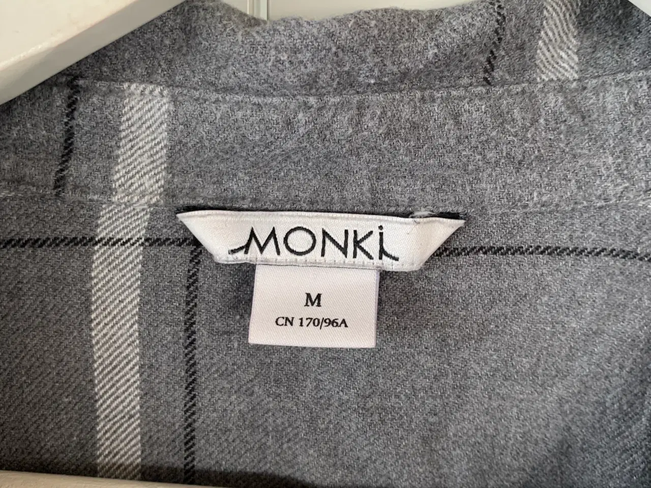 Billede 2 - Grå skjorte fra Monki
