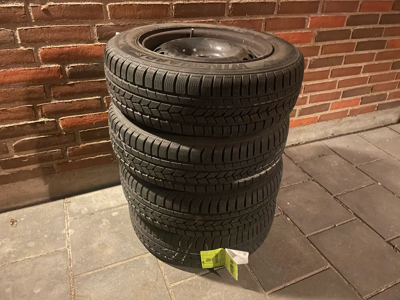 Billede 1 - 4 stis Nexen WinGuard vinterdæk på stålfælge sælge