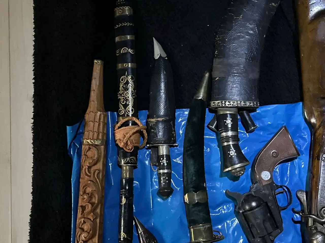 Billede 3 - Divs Pynte våben til at hænge på væg