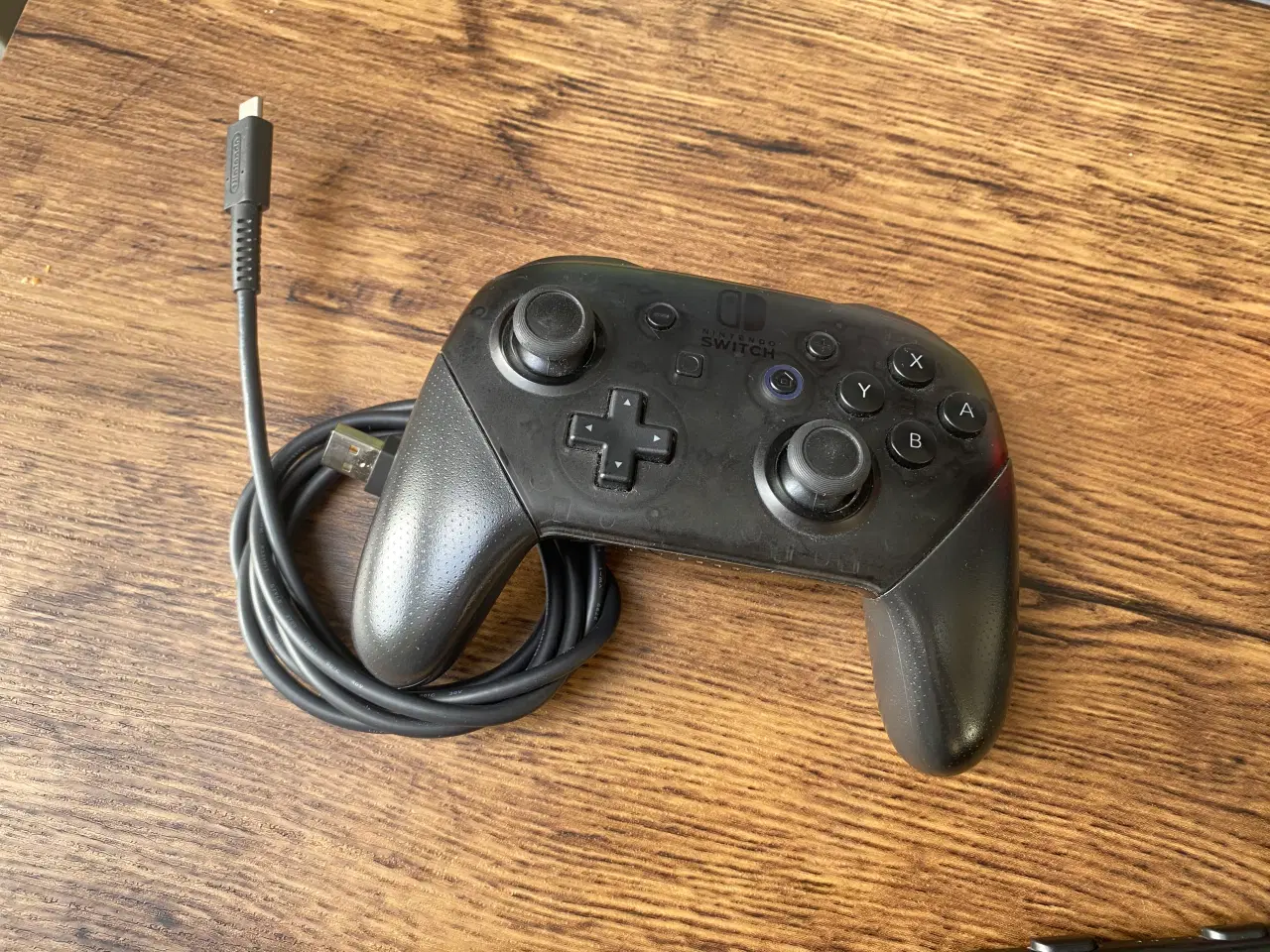 Billede 4 - Nintendo Switch + Pro controller/to ekstra Joy-Con