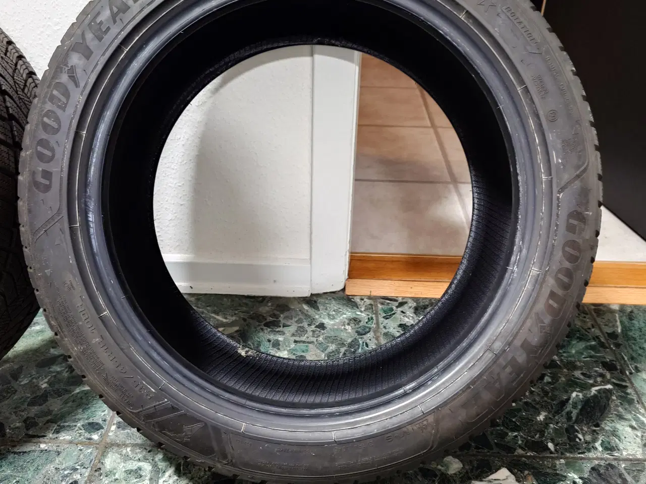 Billede 2 - Goodyear Ultragrip performance+ 245/45-18" 7mm møn