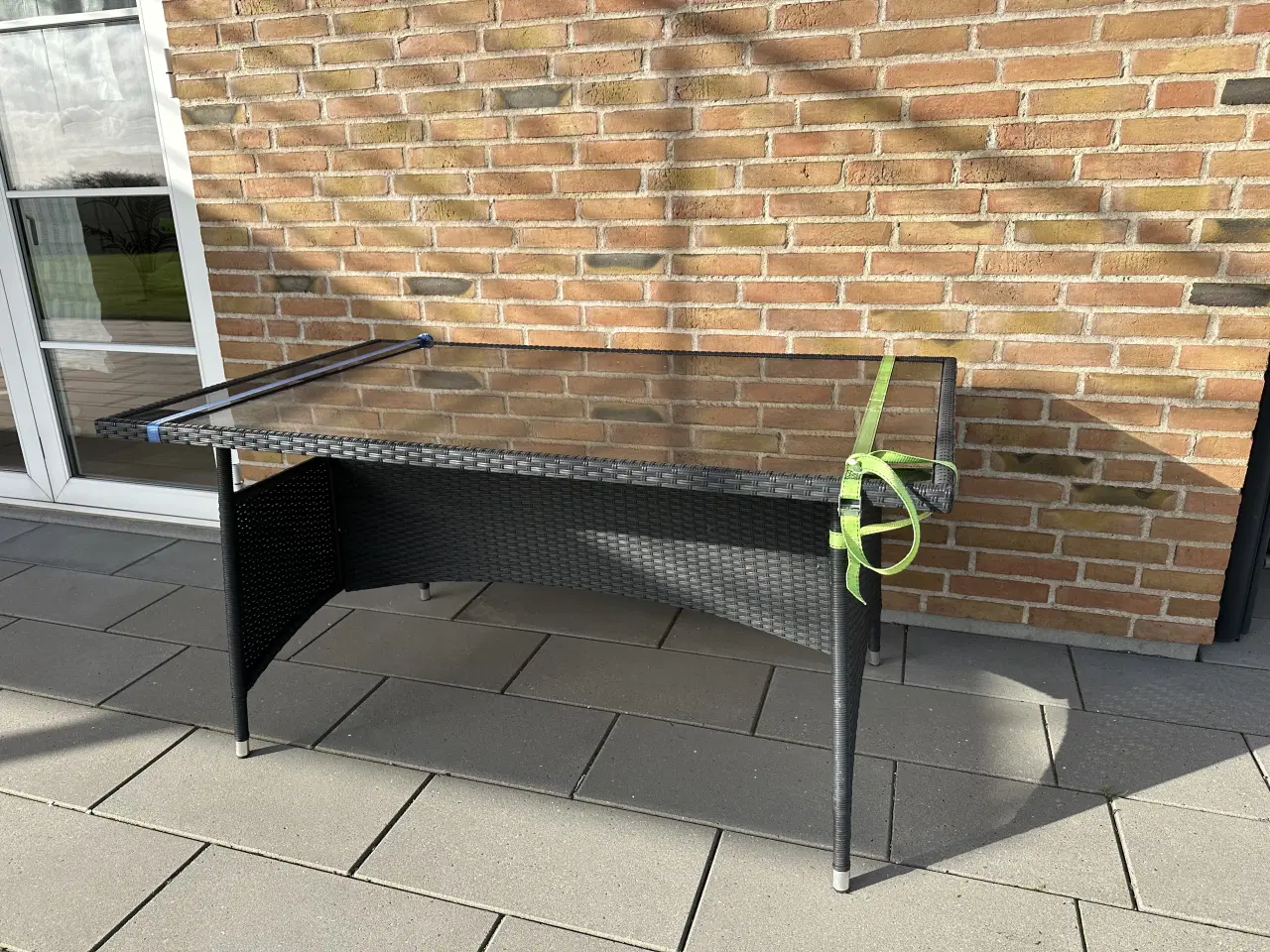 Billede 1 - Elegant havebord med glasplade – klar til nye ejer