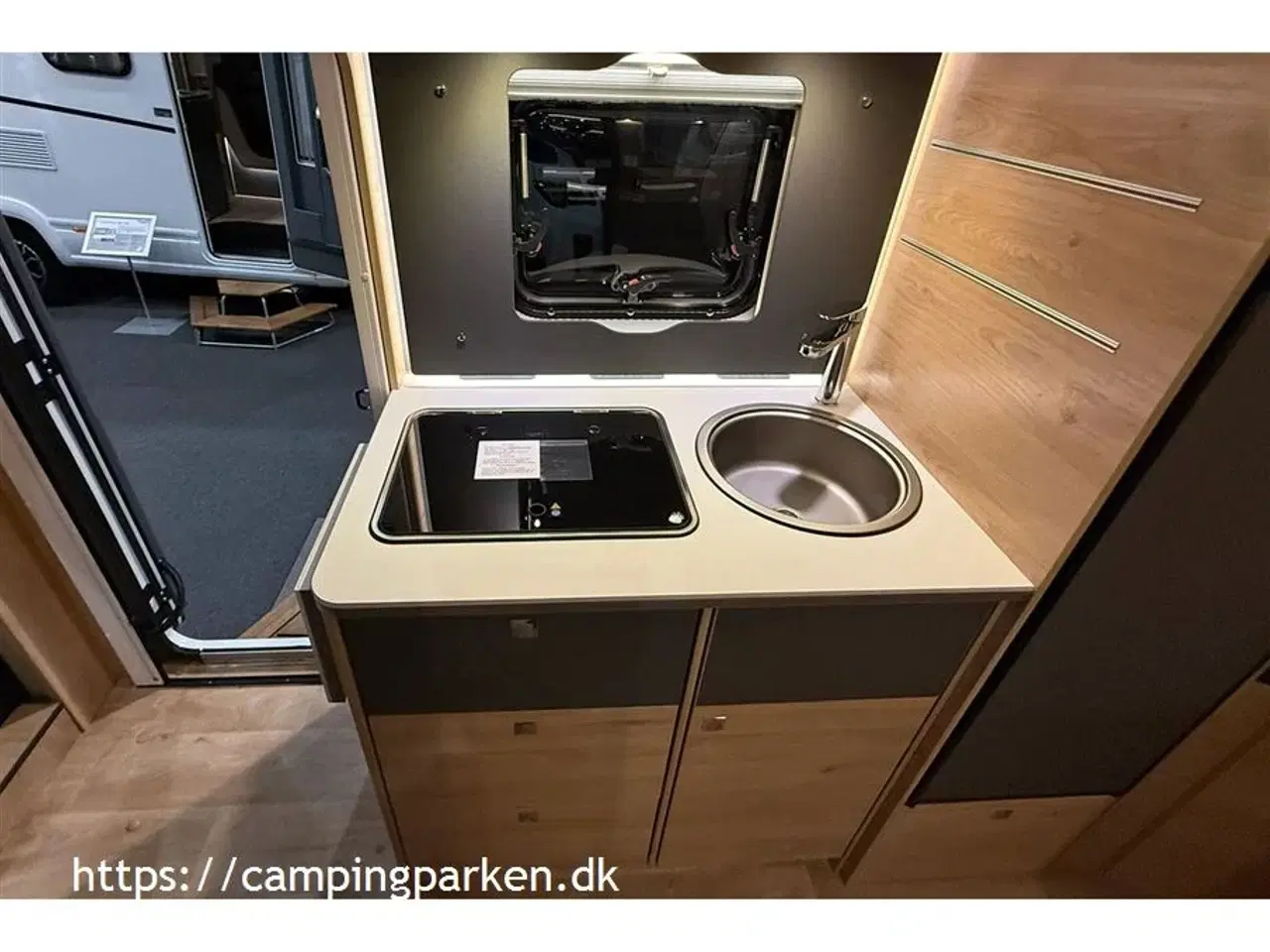 Billede 8 - 2026 - Dethleffs Globebus Camp Active T4   Eksklusiv nyhed fra Dethleffs! Smal/kort delintegreret Globebus T4 Active