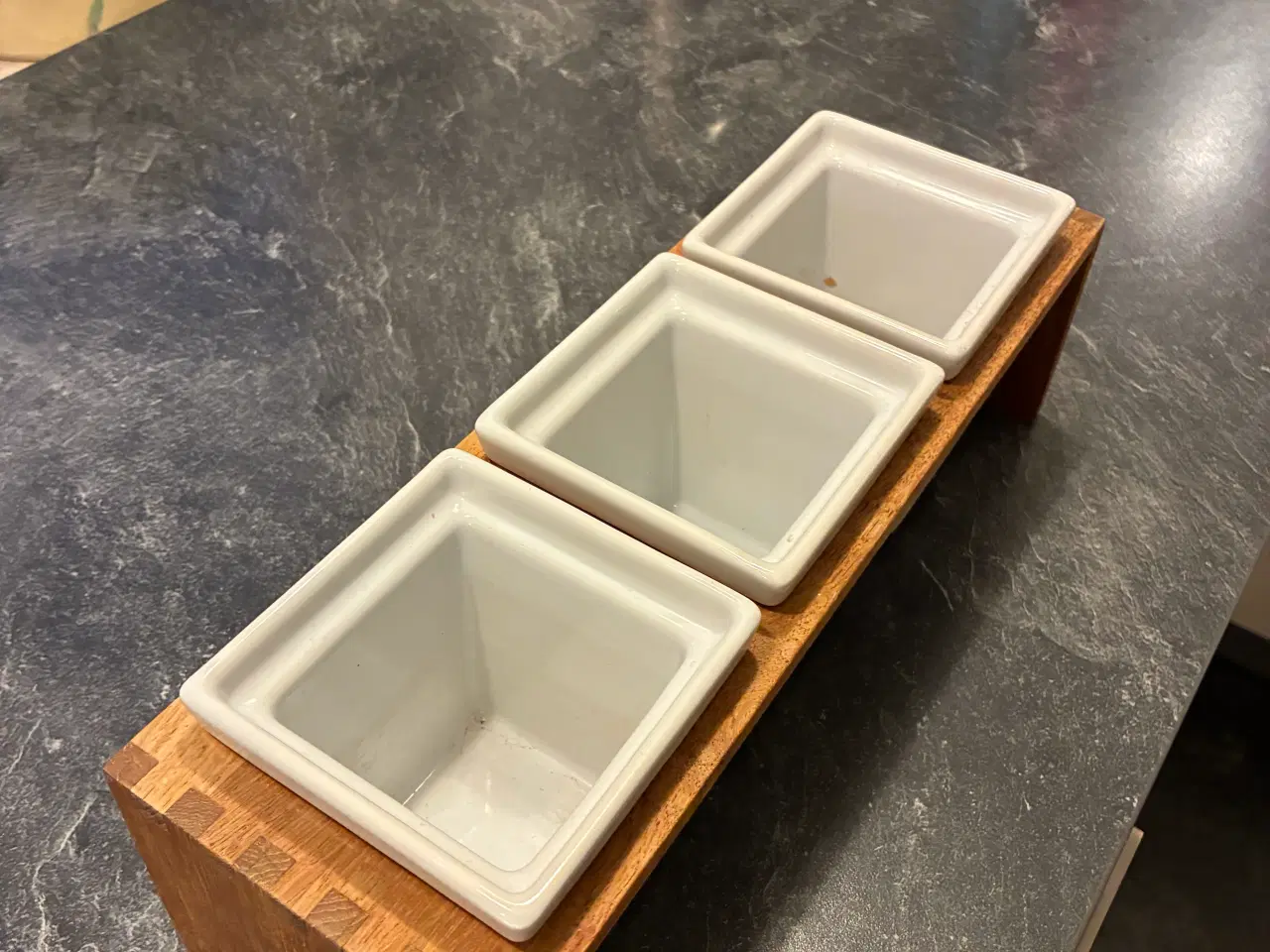 Billede 1 - Teaktræ krydderistativ med 3 krukker