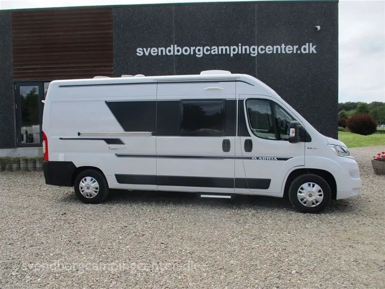 Billede 2 - 2019 - Adria Twin 600 SPX Plus   Bemærk prisen.