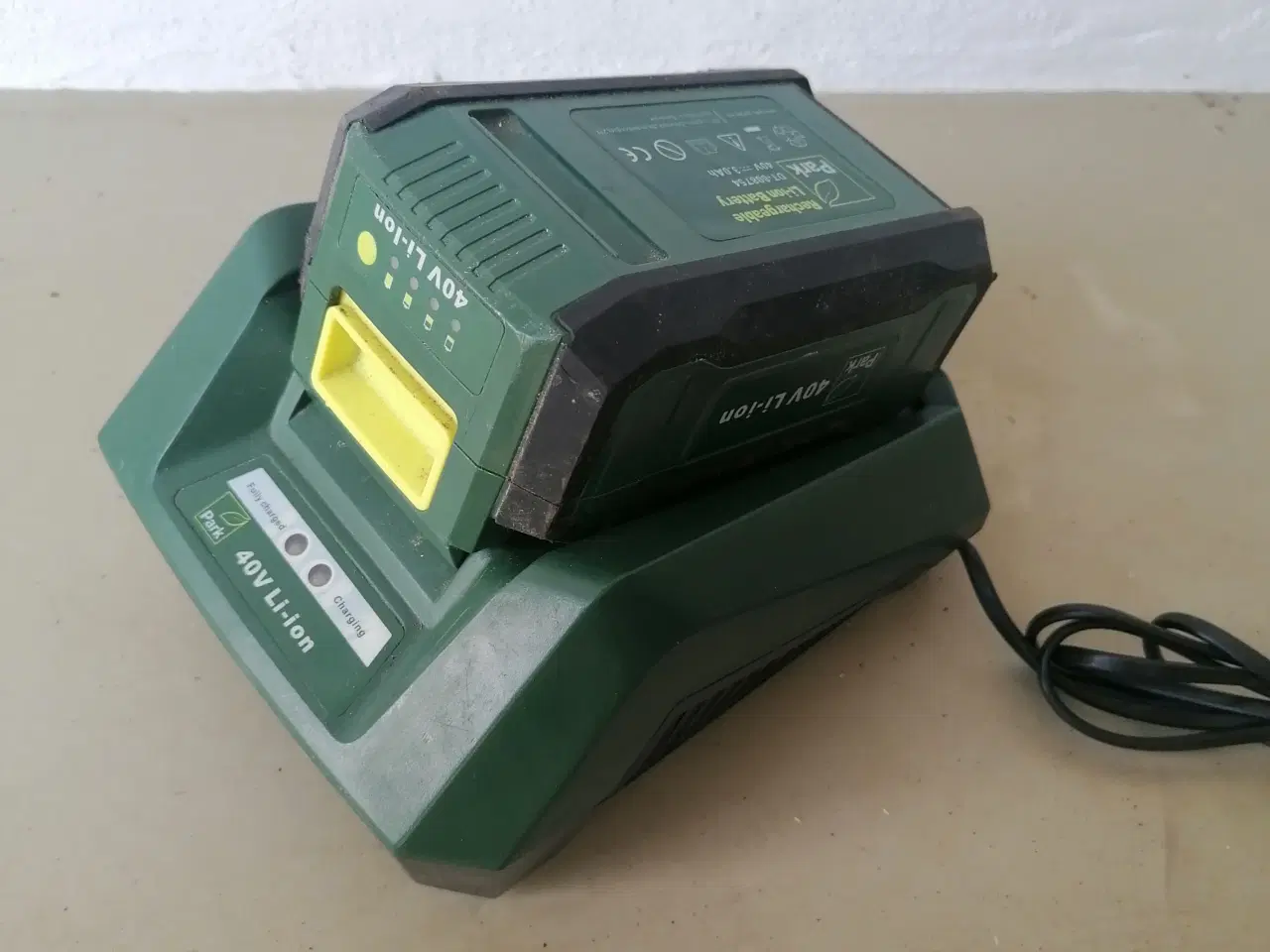 Billede 1 - Park lader og batteri 