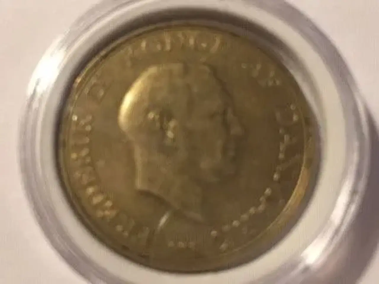 Billede 8 - 50 gule 1 kroner i flot træ æske.