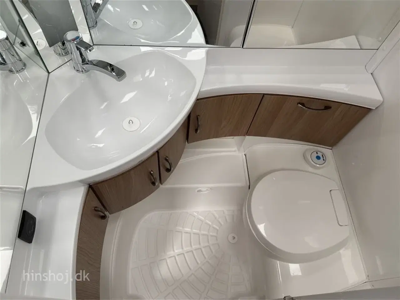 Billede 10 - 2022 - Hobby Excellent 540 UFF   Dejlig vogn med rundsidegruppe og fritstående dobbeltseng fra Hinshøj Caravan