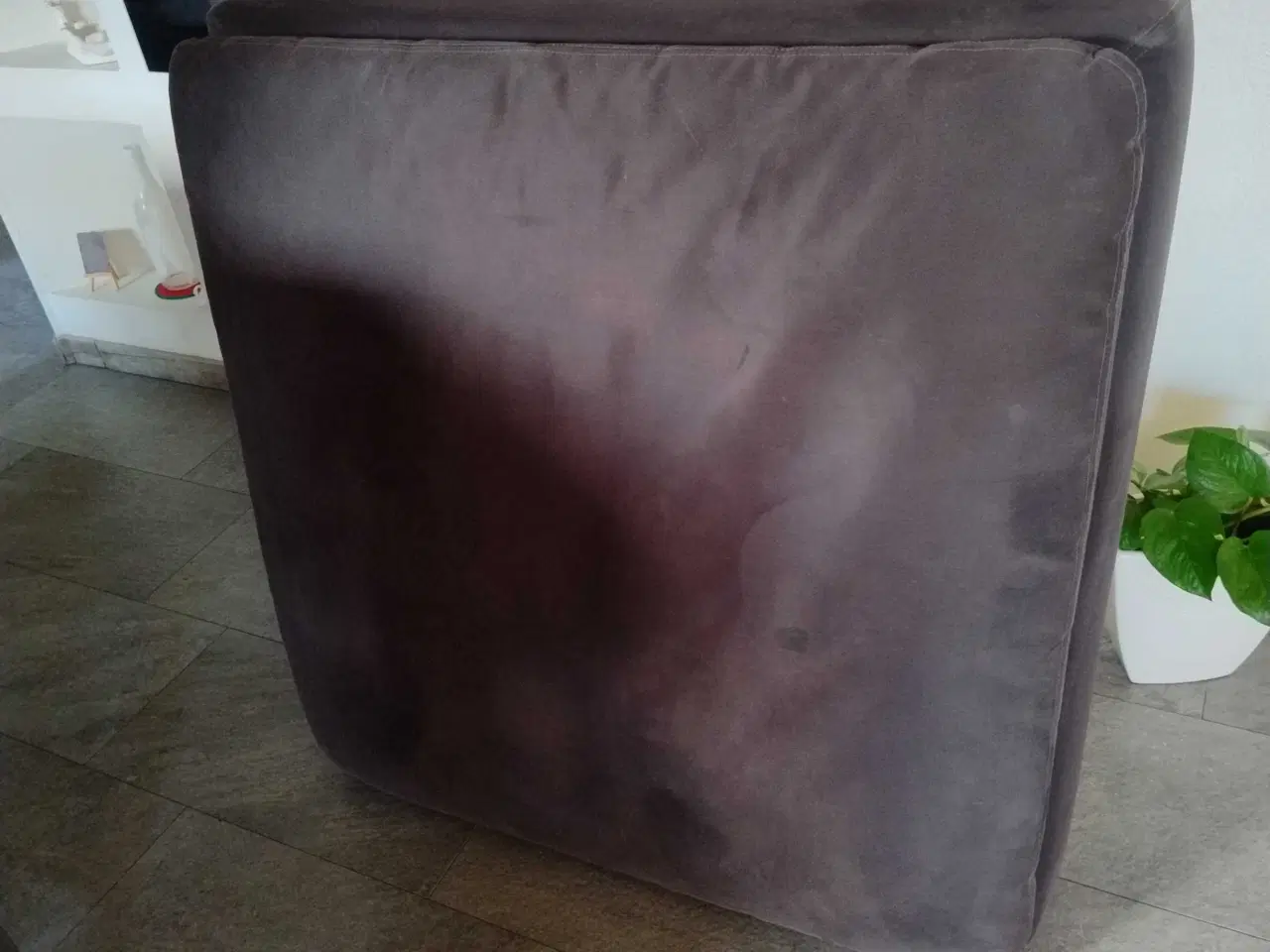 Billede 1 - Grå puf fra Ikea