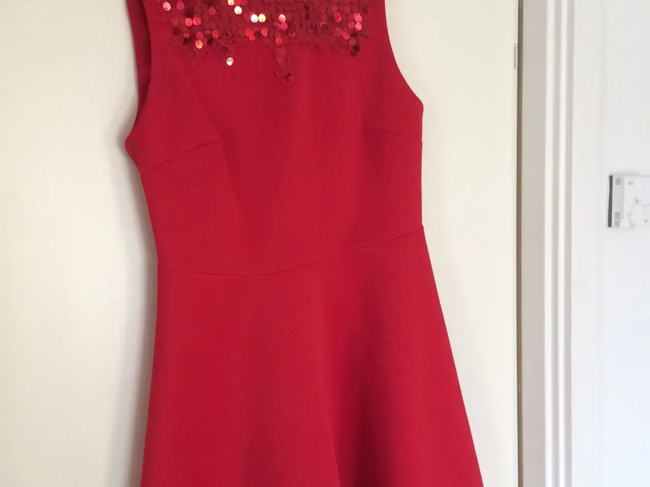 Billede 1 - Sød og rød kjole