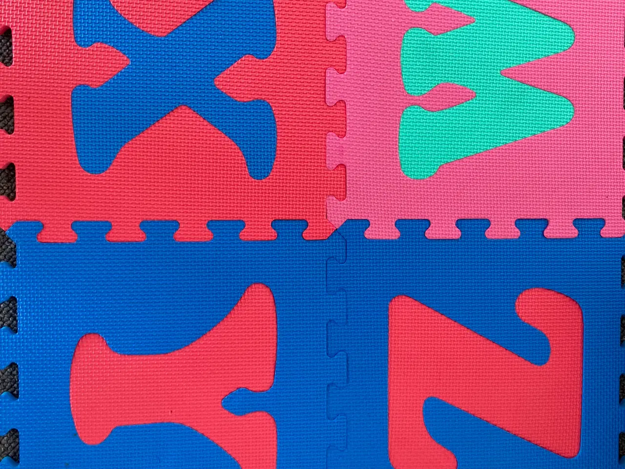 Billede 2 - Gulvlegebrikker med bogstaver + opbevaringspose