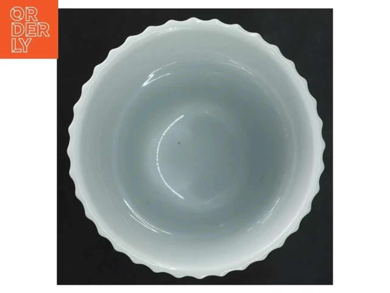 Billede 2 - Hvid vase fra Lyngby (str. H 18 cm ø. 11 cm)