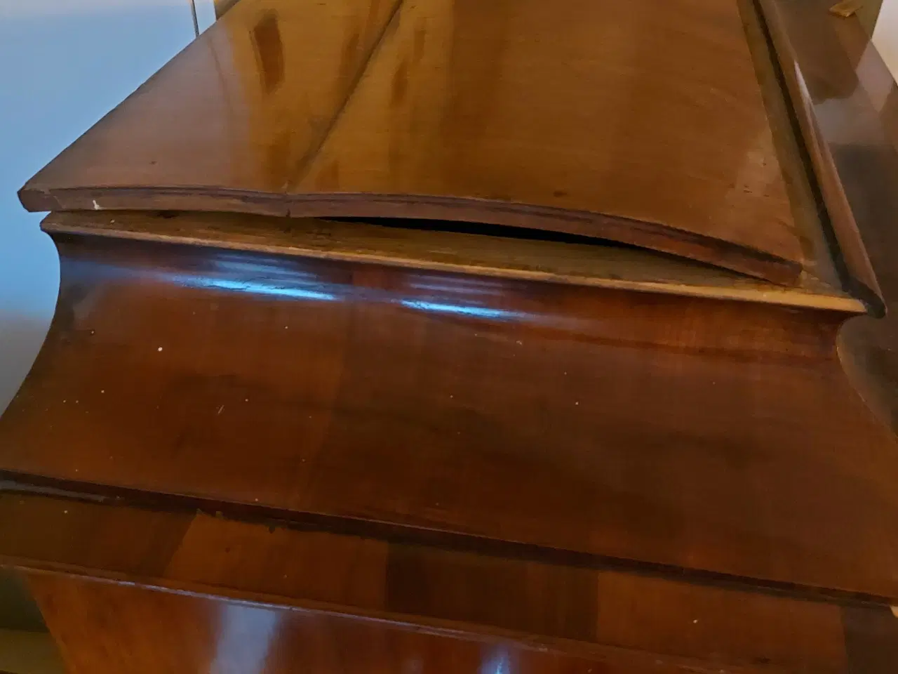 Billede 3 - Høj kommode i flot finish