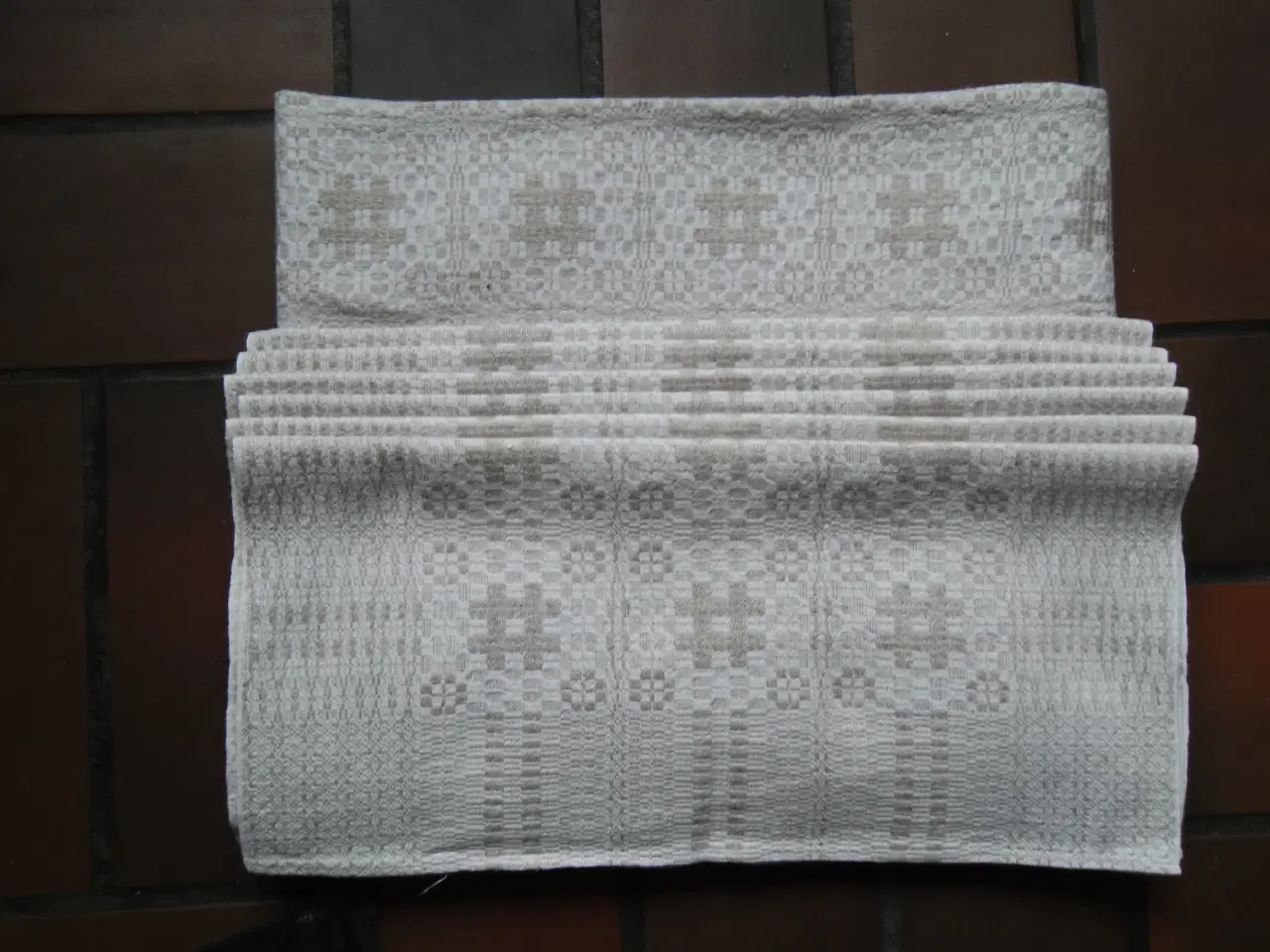 Billede 1 - Damask dug Håndlavet.