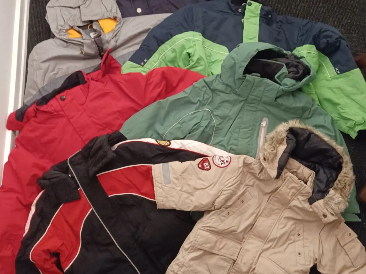 Billede 1 - Velholdte vinterjakker sælges