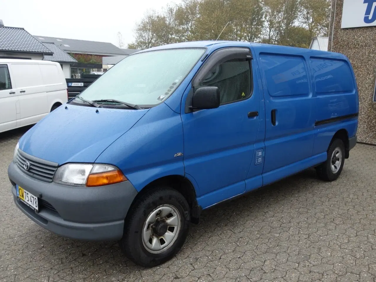Billede 3 - Toyota HiAce 2,5 D-4D 102 Komfort lang 4x4