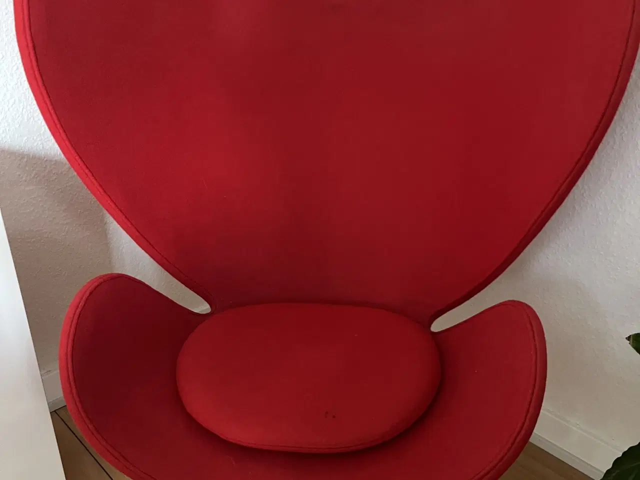 Billede 1 - Flot rød drejestol i uld m lille hynde