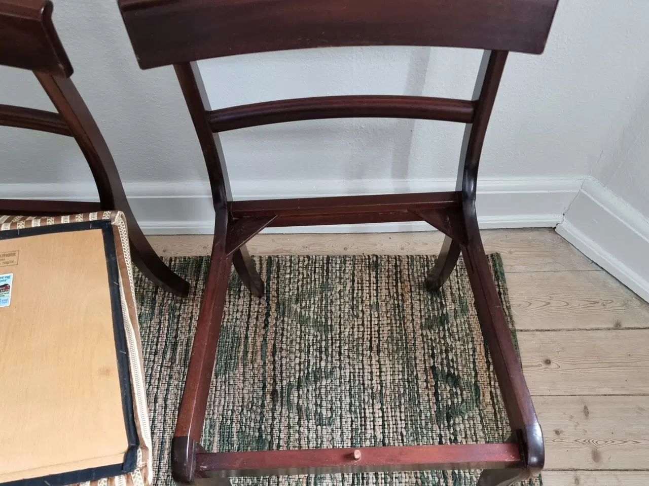 Billede 2 - 2 spisestole - Gratis