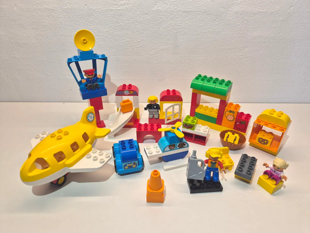 Billede 1 - Duplo Lufthavn, Fly, Mennesker samt forskellige fi