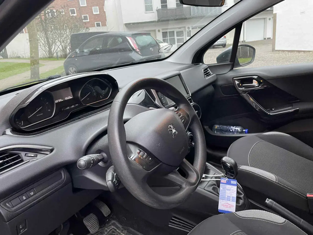 Billede 3 - Flot og velholdt Peugeot 208. Nysynet. 2 sæt hjul