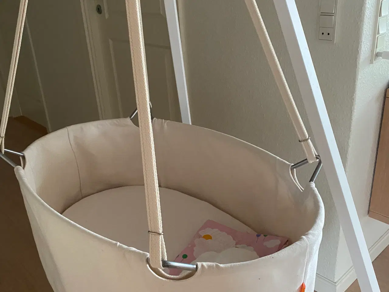 Billede 4 - Leander vugge med stativ og himmel