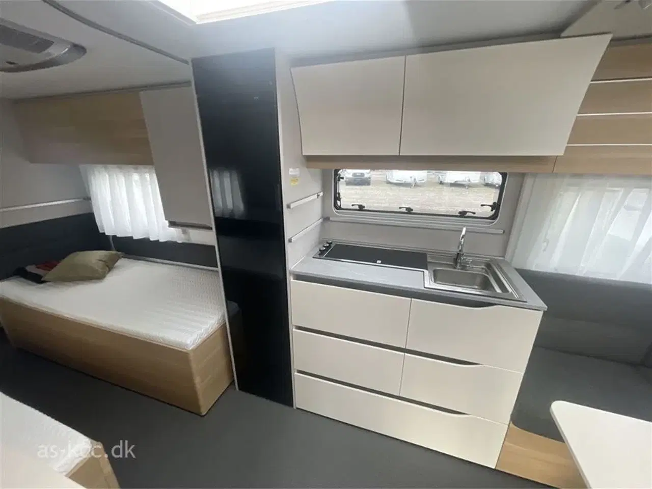 Billede 13 - 2024 - Adria Adora 572 UT   Adria Adora 572 UT Kampagnevogn årgang 2024 med enkeltsenge 4 sovepladser, 5 siddepladser