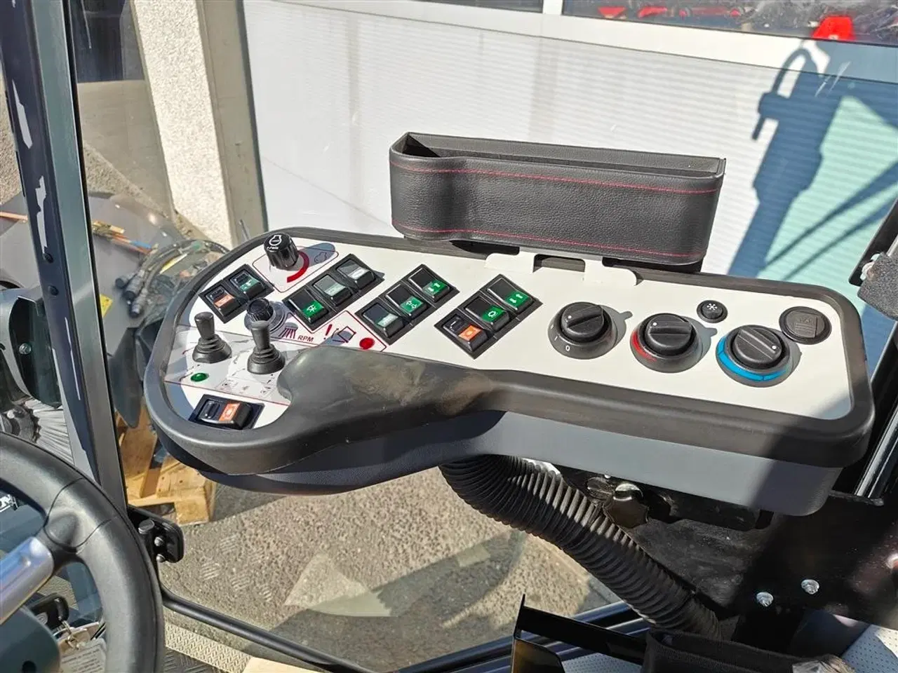 Billede 7 - Timan 3330 4WD MEGET PÆN STAND - KOST; V-PLOV, SPREDER