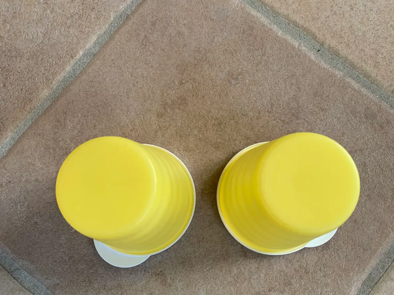 Billede 5 - Tupperware krus med låg til sugerør 